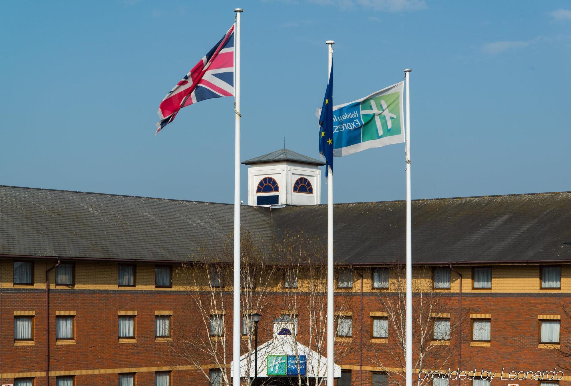 Holiday Inn Express Exeter East By Ihg Exterior photo