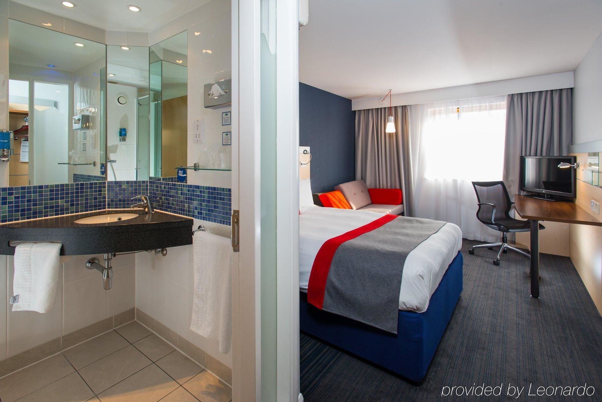 Holiday Inn Express Exeter East By Ihg Exterior photo