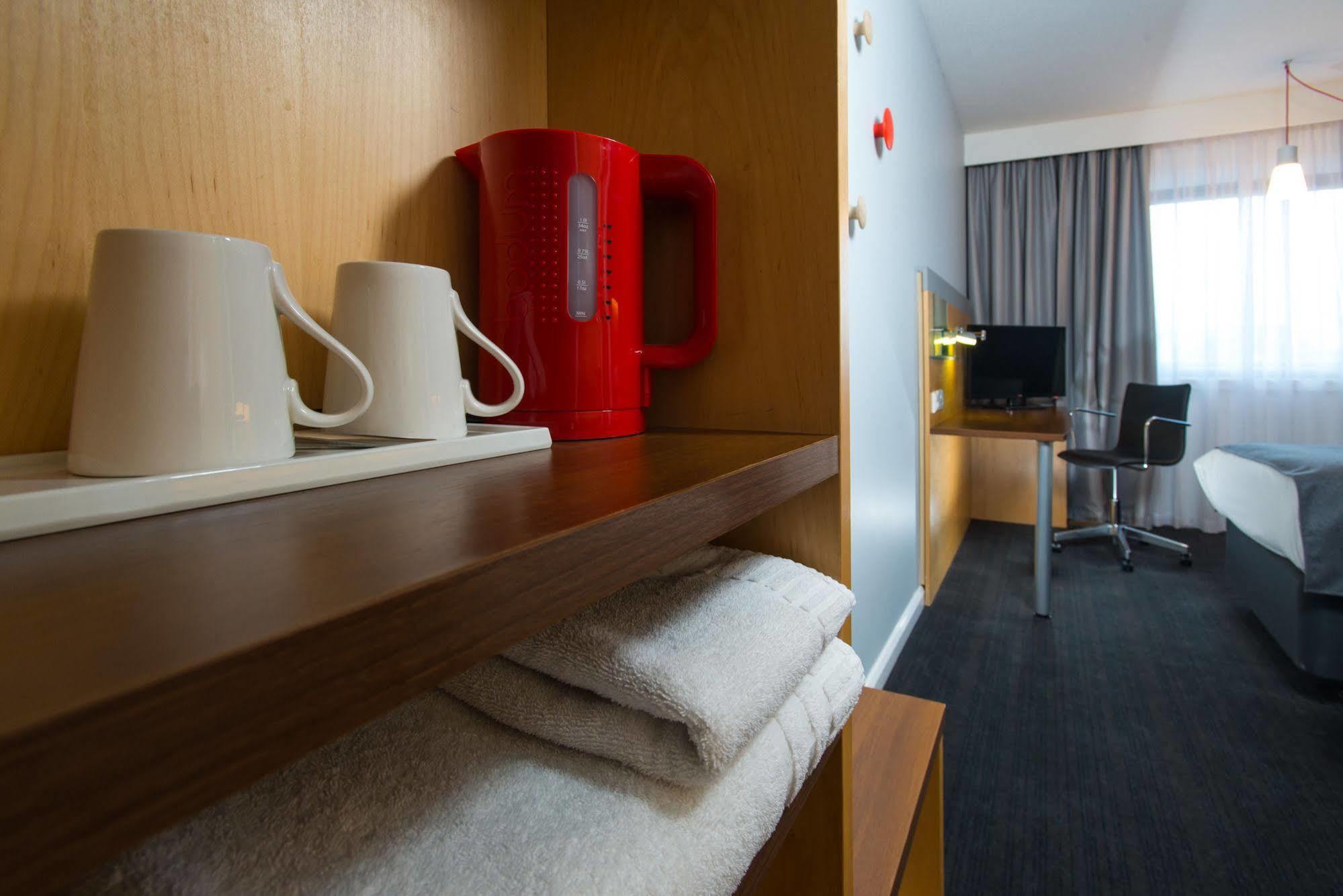 Holiday Inn Express Exeter East By Ihg Exterior photo
